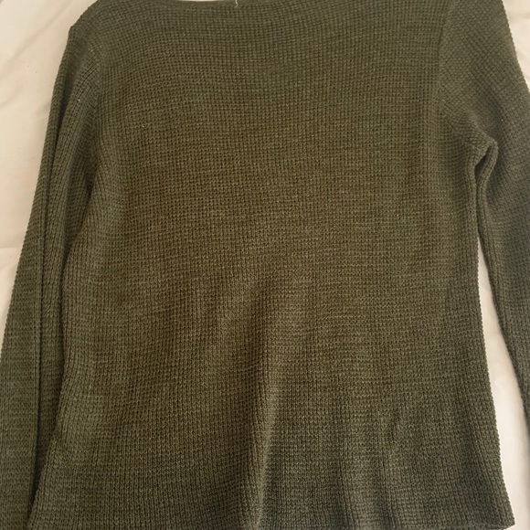 Green long sleeve shirt - Picture 2 of 2